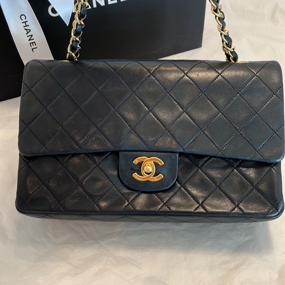 Chanel Vintage Classic Medium Double Flap Bag - Picture 3 of 15
